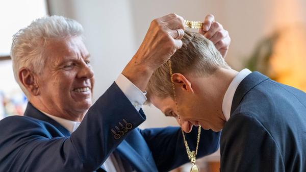 Der neue Oberbürgermeister Dominik Krause (r, Grün