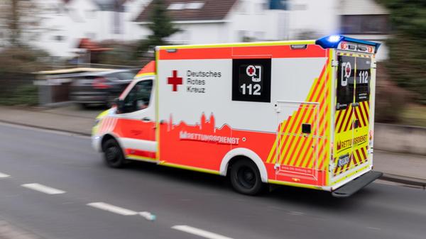 Rettungswagen des Deutschen Roten Kreuzes im Einsa
