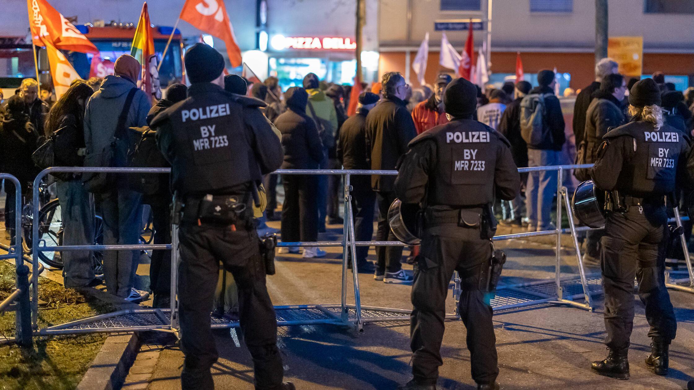 Polizeieinsatz bei Montagsdemo von Team Menschenre