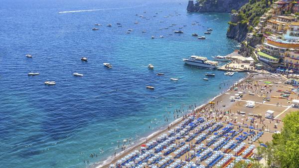 Panoramablick auf Positano Italienische farbenfroh