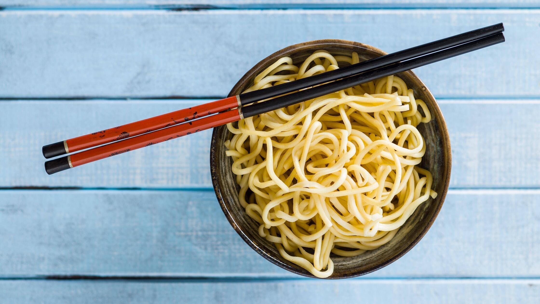 Cooked chinese noodles. PUBLICATIONxINxGERxSUIxAUT