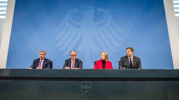 Markus Söder (CSU,l-r), Ministerpräsident von Baye