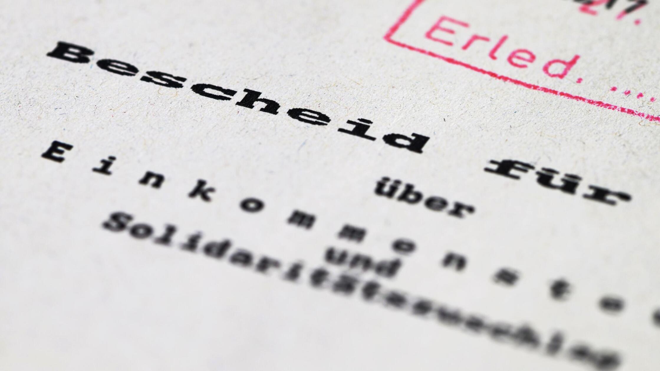 Ein Steuerbescheid über Einkommensteuer und Solida