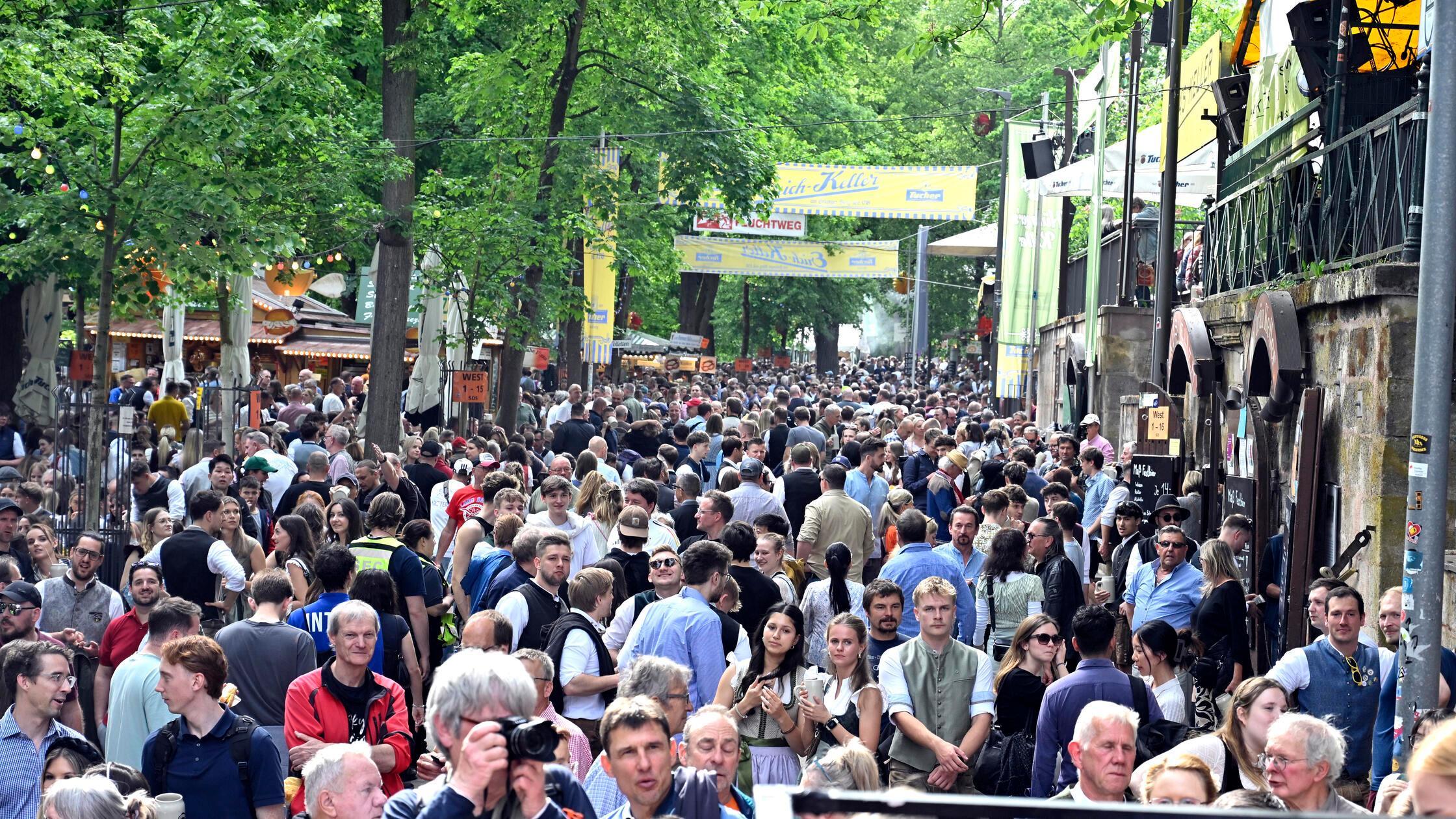 Erlangen:  Auftakt zur 271. Erlanger Bergkirchweih