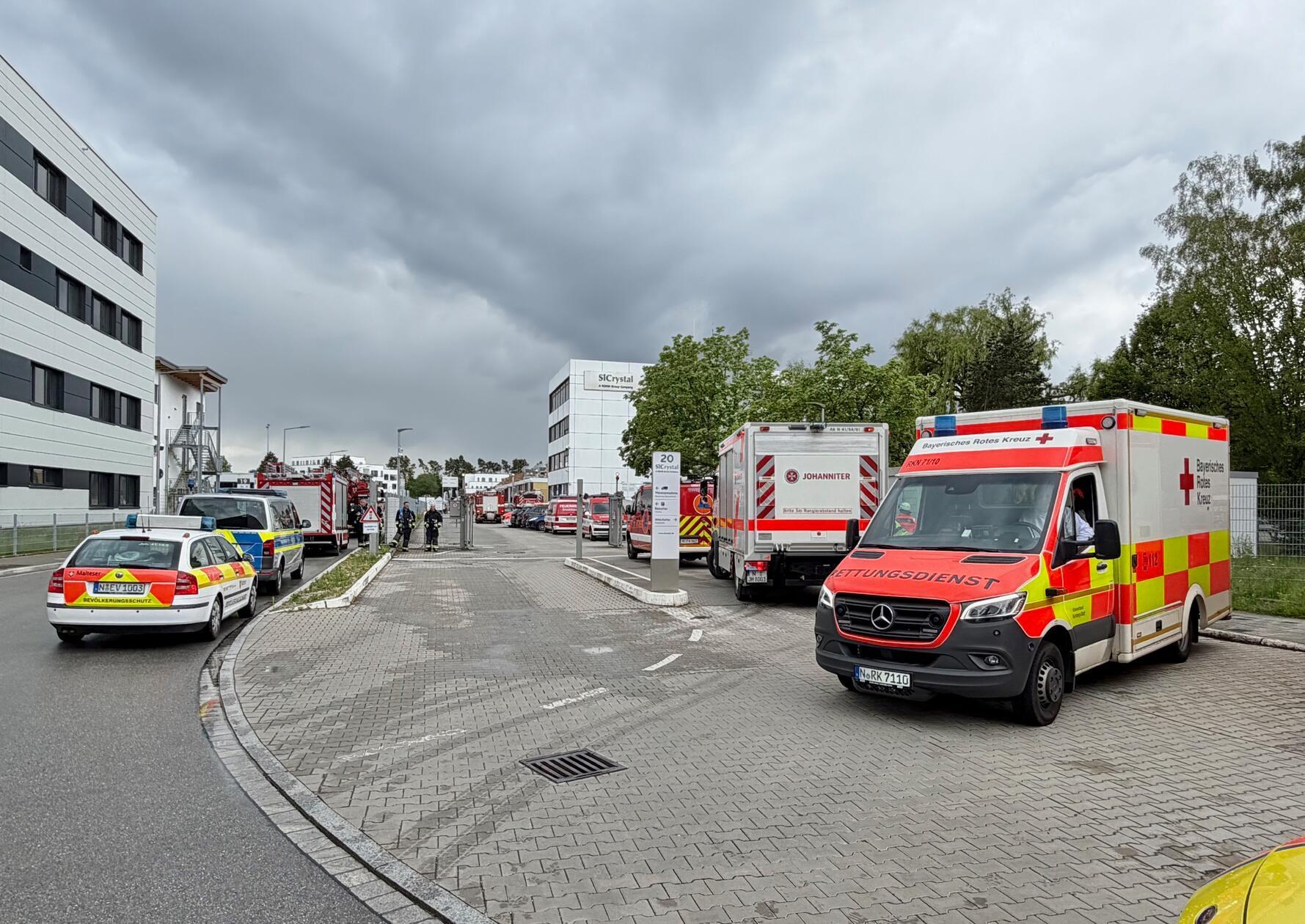 Zu dem Chemieunfall ist es nach derzeitigen Erkenntnissen am Freitagmittag, gegen 11.30 Uhr, in der Nürnberger Thurn-und-Taxis-Straße gekommen.