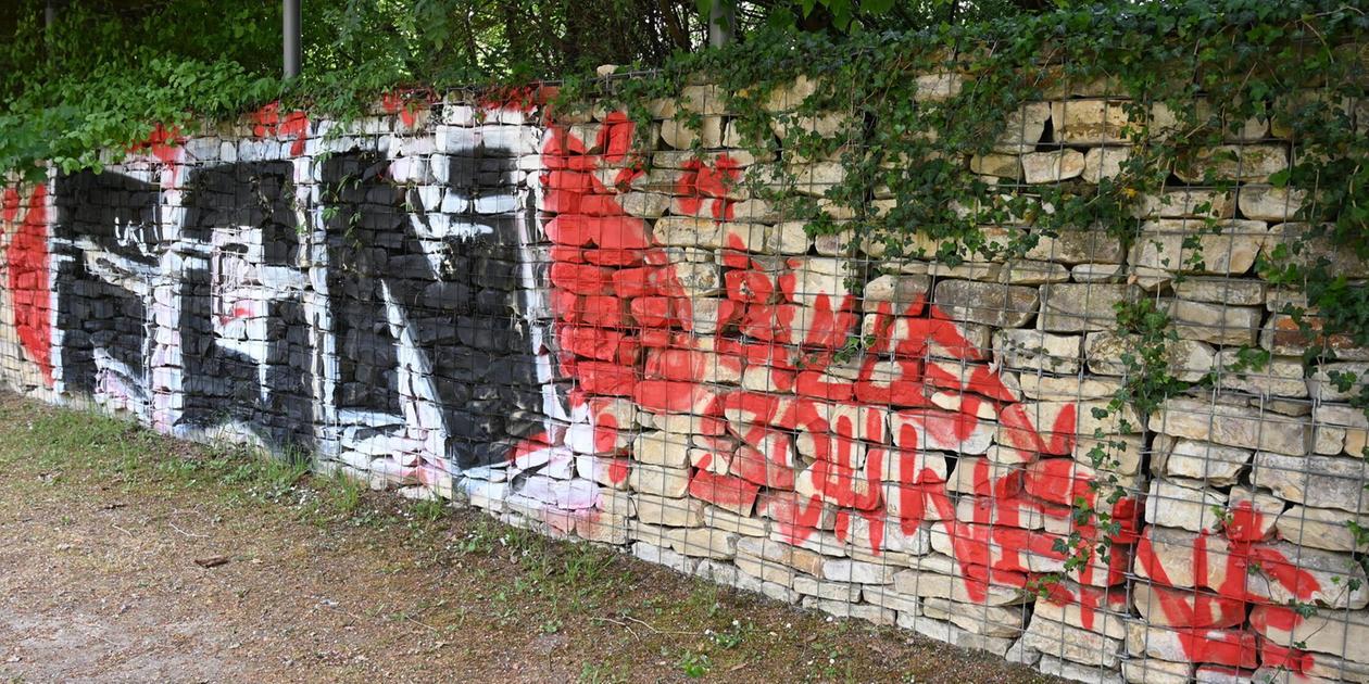 Graffiti by FCN ultras in Roth: Municipal works department reaches its ...
