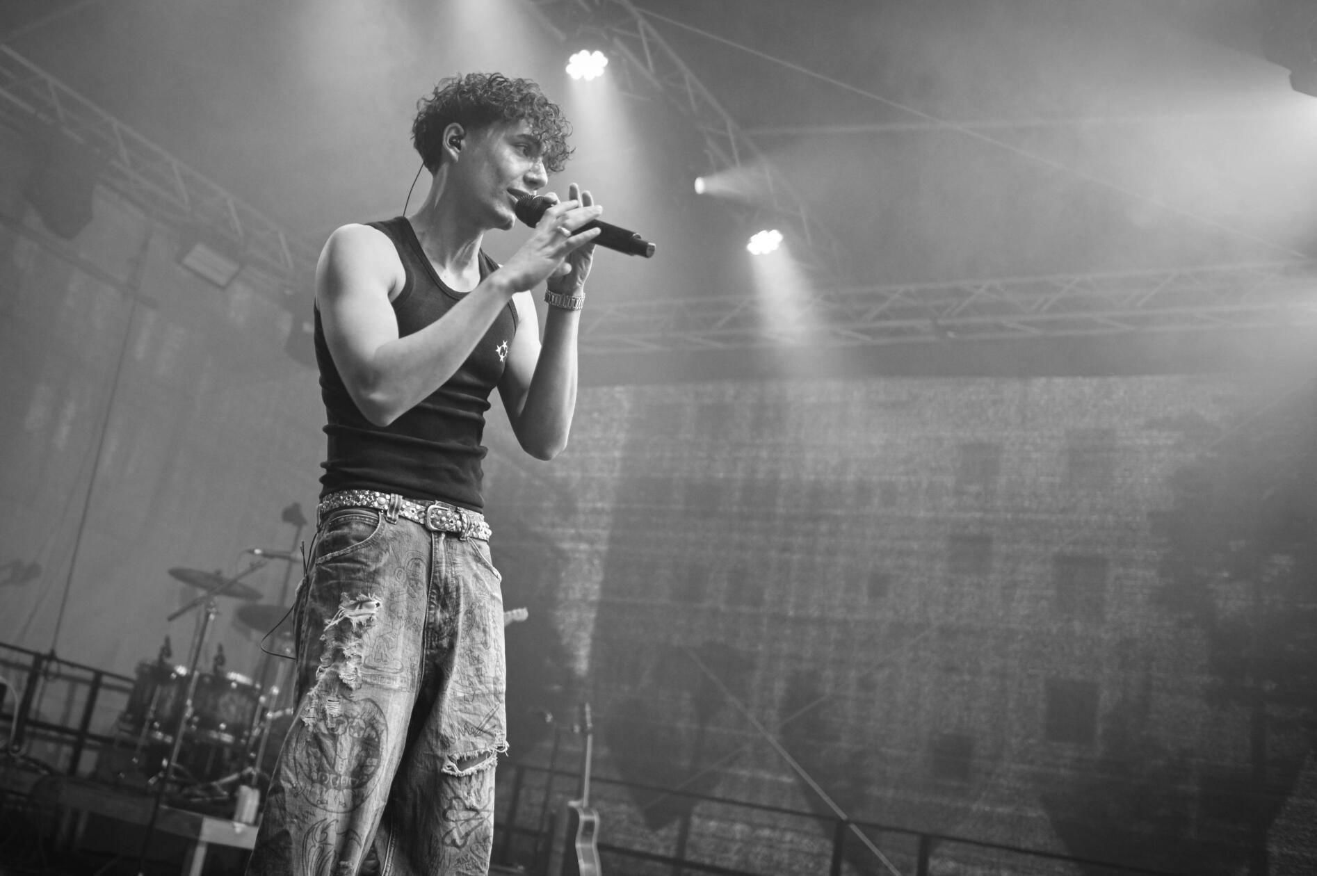 Er galt als aufstrebendes Talent der deutschsprachigen Musikszene: Der Musiker <b>Liron Dorow</b>, bekannt als Rowli, ist am 11. April im Alter von nur 23 Jahren gestorben.