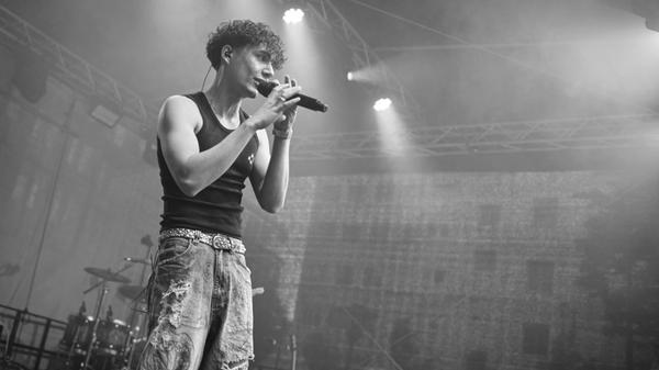 Er galt als aufstrebendes Talent der deutschsprachigen Musikszene: Der Musiker <b>Liron Dorow</b>, bekannt als Rowli, ist am 11. April im Alter von nur 23 Jahren gestorben.