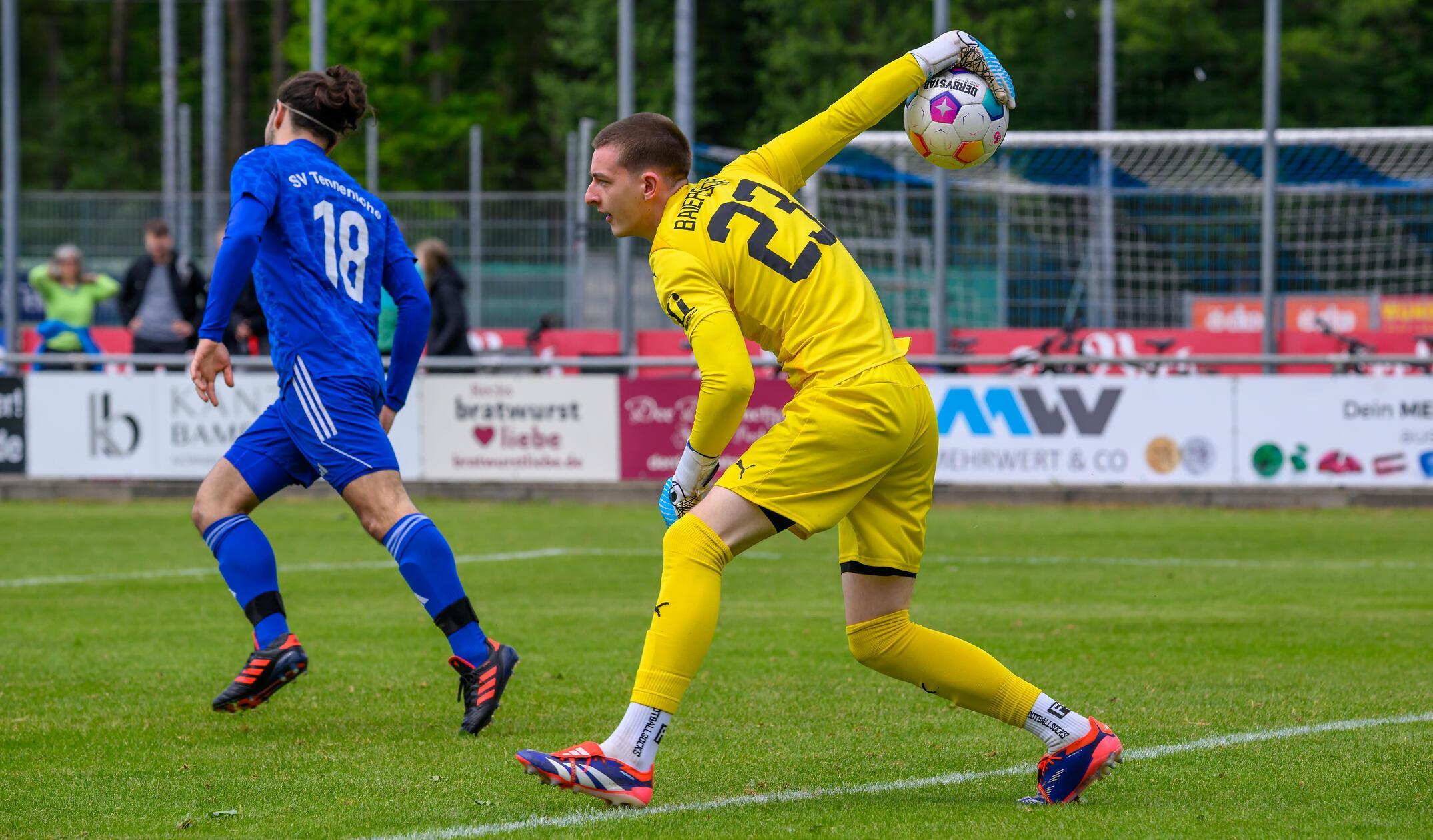Letzter Spieltag in der Bezirksliga, SV Tennenlohe gegen Baiersdorfer, hier Paul Evans (23, Baiersdorfer SV )