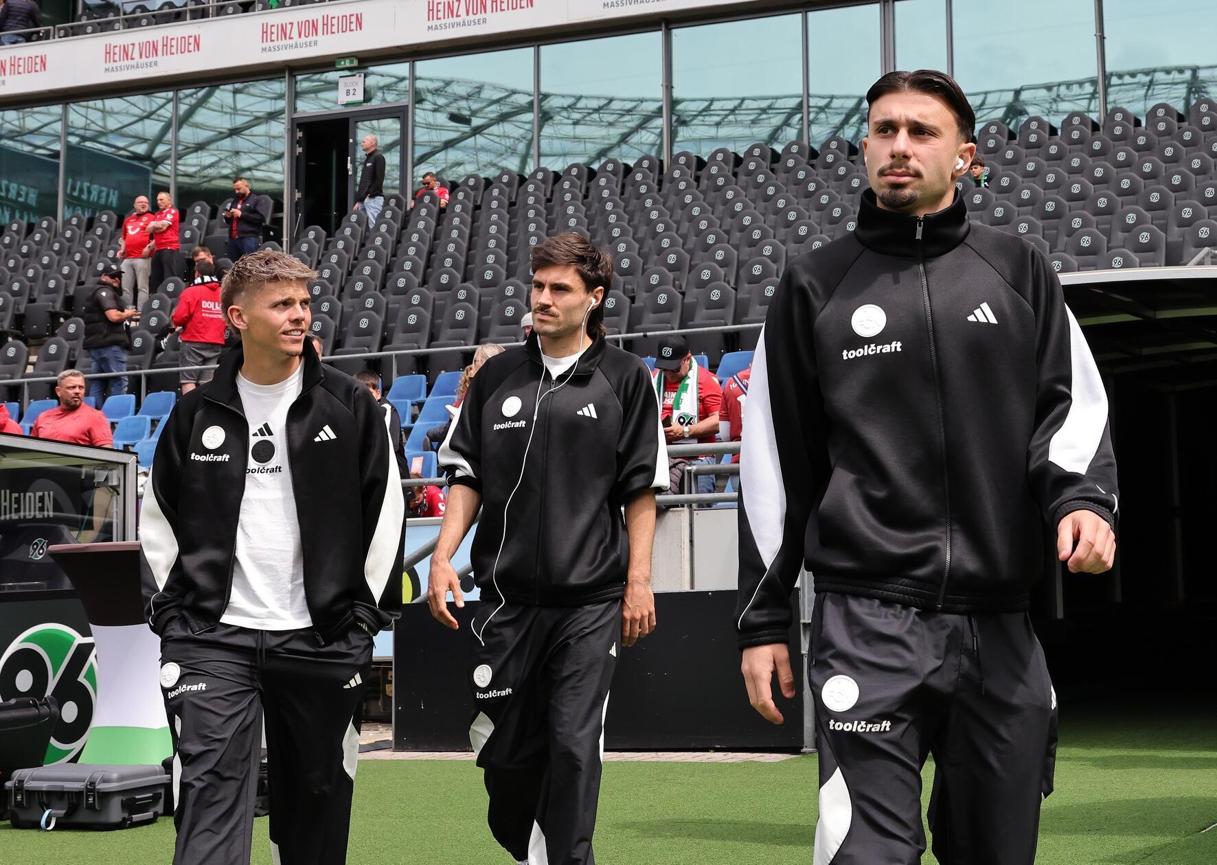 Nach dem 3:0-Erfolg über Schalke durfte der scheidende Yilmaz wieder von Beginn an ran. Dazu ersetzte Baack den verletzten Markhiev und Reichert kehrte zwischen die Pfosten zurück.