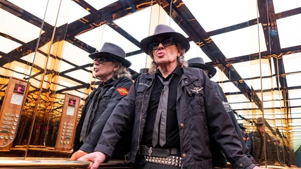 Udo Lindenberg im Fahrstuhl des Hotel Atlantic in