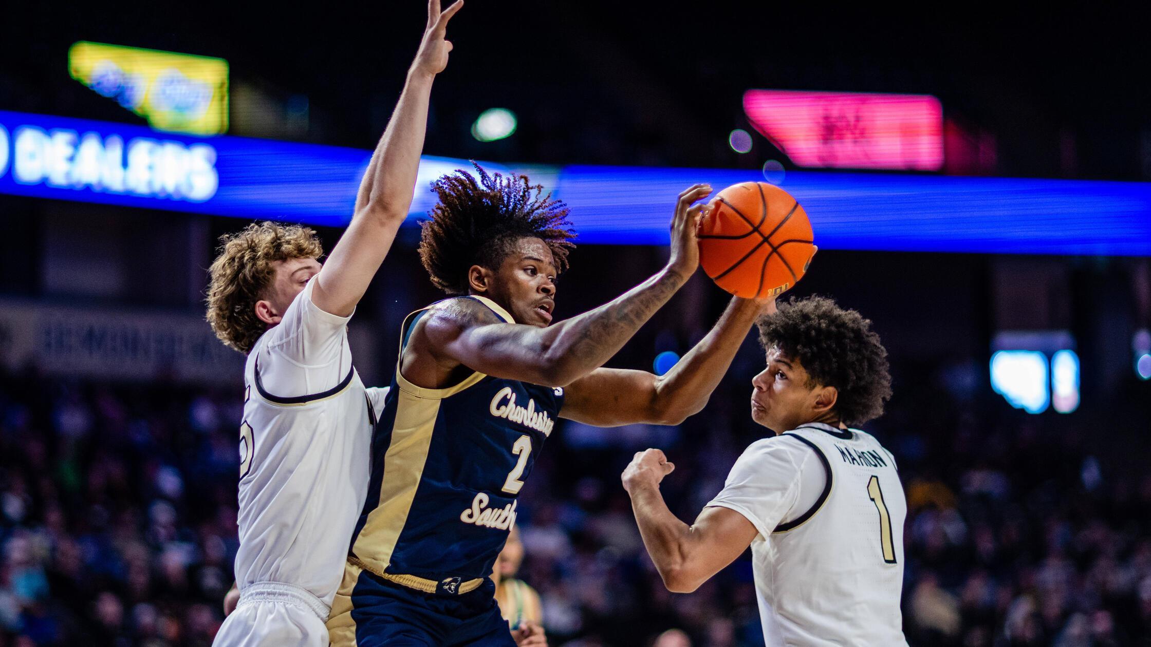 NCAA, College League, USA Basketball 2023: Charles