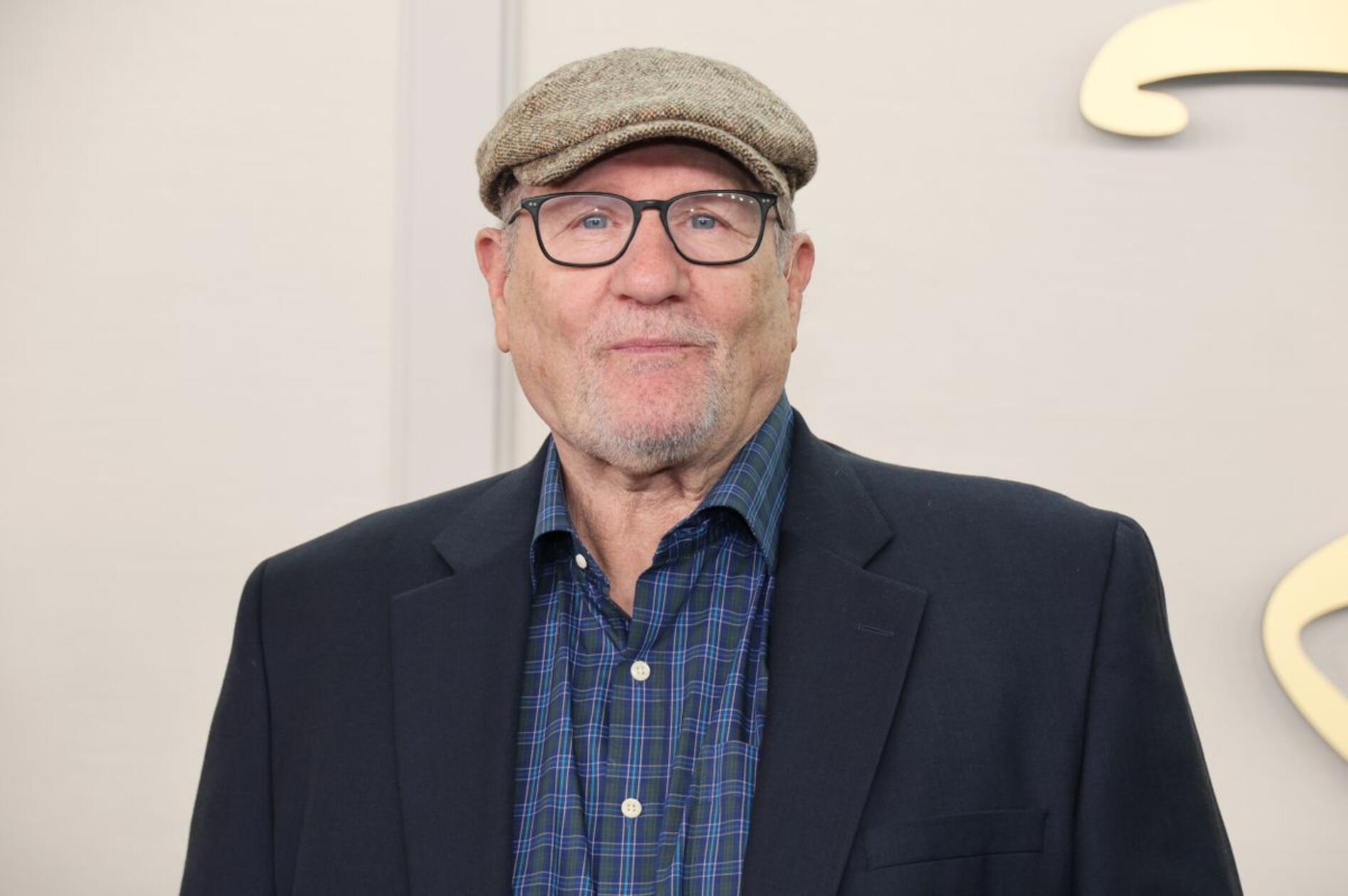 Nach dem Ende von "Eine schreckliche nette Familie" war Ed O'Neill zunächst nur in kleineren TV- und Filmrollen zu sehen. Ab 2009 durfte er wieder das Oberhaupt einer (Patchwork-)Familie spielen: Als Jay Pritchett begeisterte er in "Modern Family" und wurde für die Rolle dreimal für den "Emmy" nominiert.

Gefragt ist Ed O'Neill aber auch als Synchronsprecher. US-Kinogänger hörten seine Stimme unter anderem in den Animationsfilmen "Findet Dorie" (2016) und "Ralph reichts 2: Chaos im Netz" (2018). Aktuell hat er eine wiederkehrende Rolle in der Hulu-Anwaltsserie "All's Fair". Zu seinen kommenden Projekten gehört die Actionkomödie "Bad Day" mit Cameron Diaz in der weiblichen Hauptrolle.