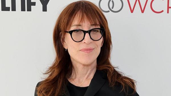 Als Darstellerin und Synchronsprecherin ist Katey Sagal bis heute sehr gefragt: Sie lieh der "Futurama"-Figur Leela ihre Stimme und spielte Hauptrollen in der Sitcom "Meine wilden Töchter" (2002-2005) und im Biker-Drama "Sons Of Anarchy" (2008-2014), mit dessen Erfinder Kurt Sutter sie auch verheiratet ist. Zuletzt war sie in der Erfolgssitcom "Die Conners" zu sehen.
Ab 2021 spielte Sagal eine weitere Serienhauptrolle: In "Rebel" verkörperte sie die Rechtsberaterin Annie "Rebel" Bello, deren Story auf dem Leben von Erin Brockovich basiert, die Serie wurde aber nach nur eine Staffel wieder eingestellt. Ihr neuestes Projekt: In der zweiten Staffel der Netflix-Serie "One Piece" ist sie in einer Nebenrolle zu sehen.