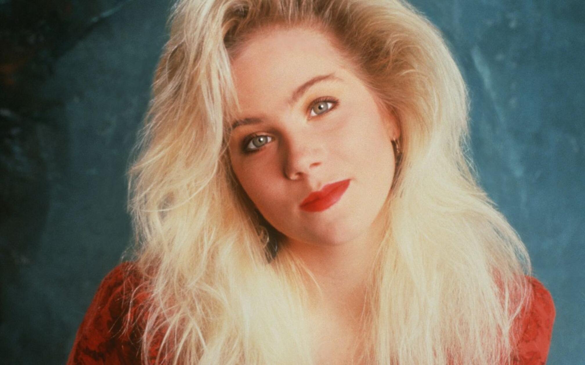 Noch ein Stereotyp: Als Kelly Bundy musste Christina Applegate sämtliche Klischees des dummen Blondchens erfüllen - dass sie den Spitznamen "Dumpfbacke" verpasst bekam, war da fast noch harmlos.