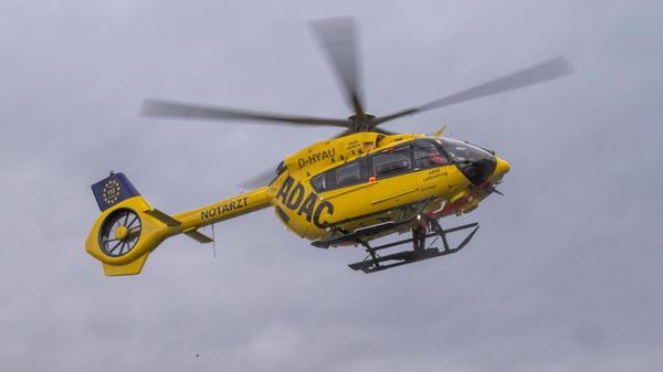 Mitglieder der ADAC-Rettungshubschrauber Staffel u