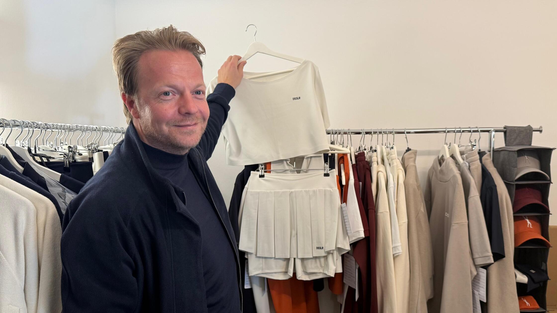 Christoph Dassler zeigt die funktionale Tennismode