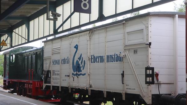 In Zwickau Hauptbahnhof legte die V 36 der Dampfba