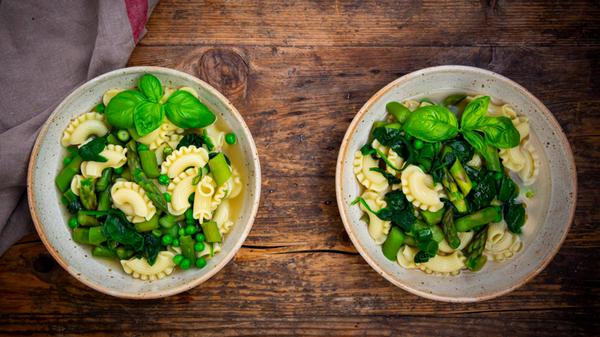 Green spring minestrone with asparagus and pasta o