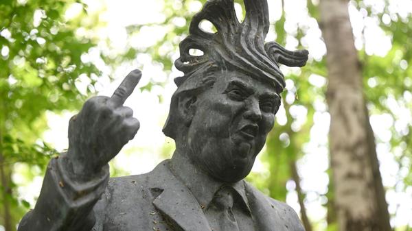 ARCHIV - Der Finger steht - und die Haare auch: Ob
