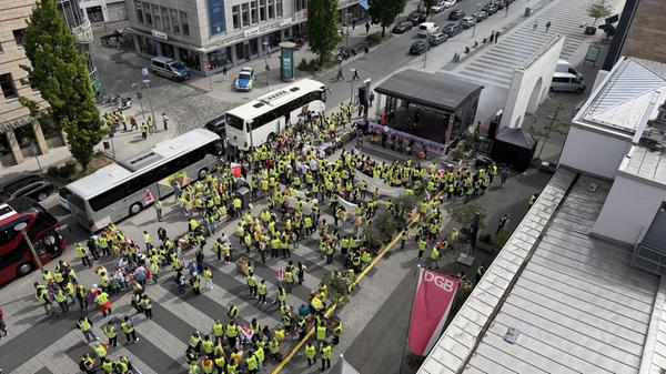 Leere Regale, geschlossene Kassen: Ver.di ruft am