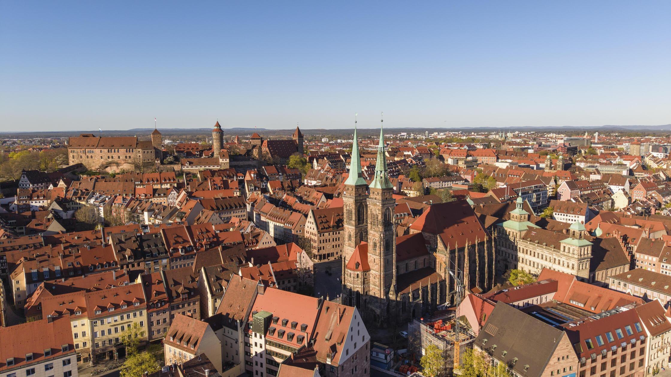 Luftbild von der Nürnberger Altstadt mit den Spitz