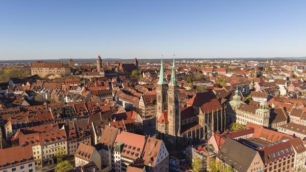 Luftbild von der Nürnberger Altstadt mit den Spitz