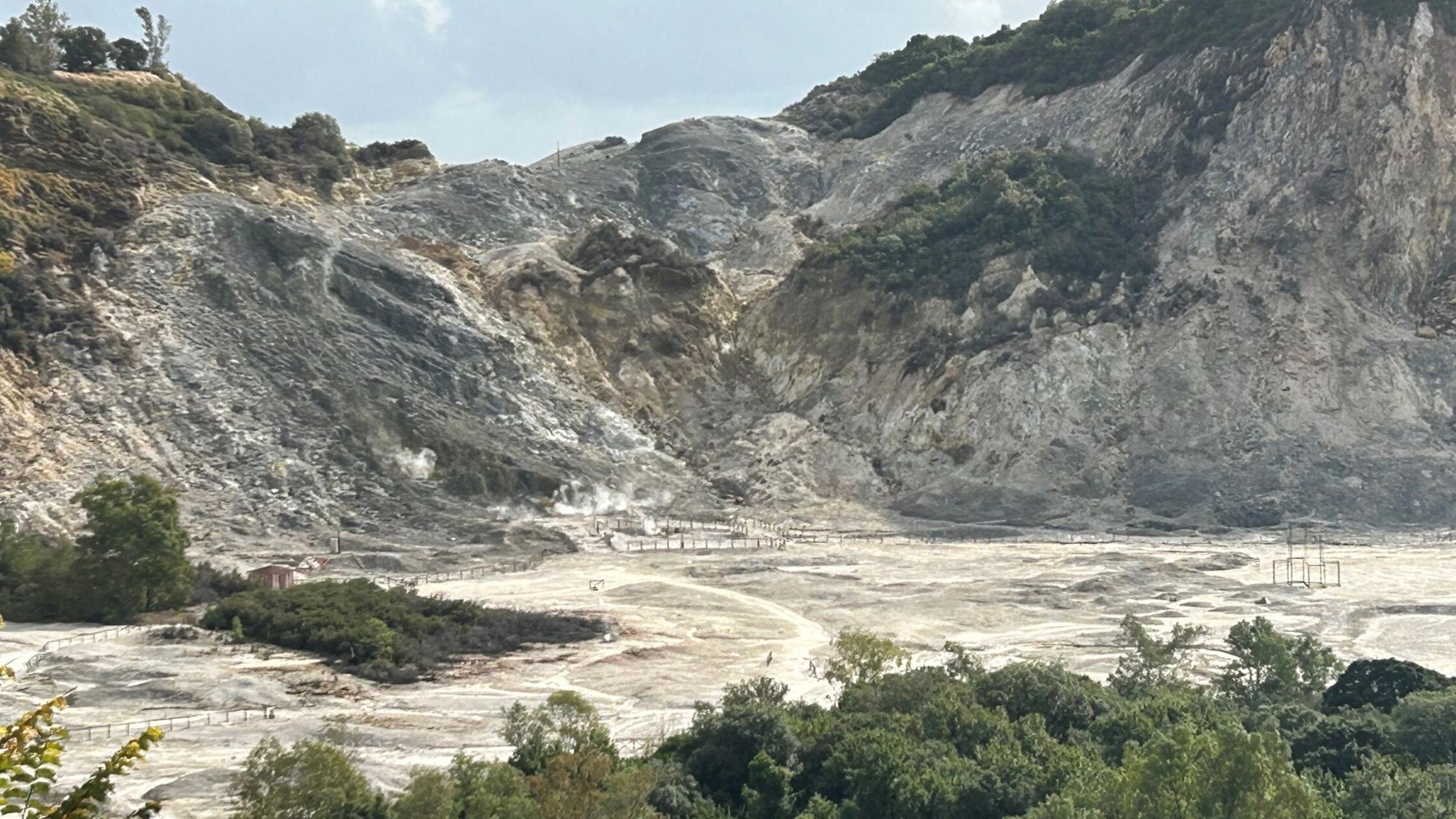 Das Vulkanfeld Solfatara in der Kleinstadt Pozzuol