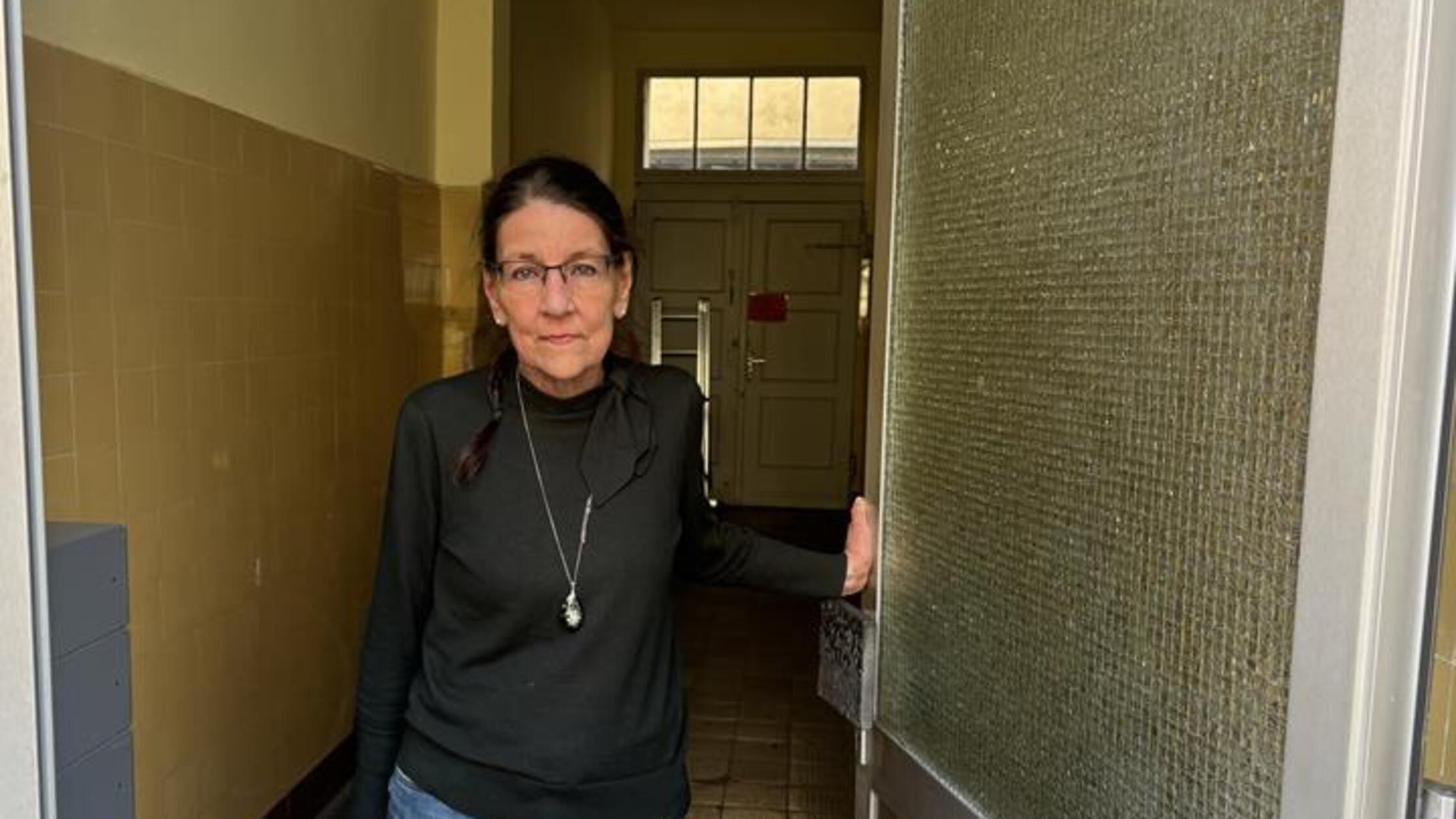 Angela Raum Bücherraum Rennweg Haustür März 2026