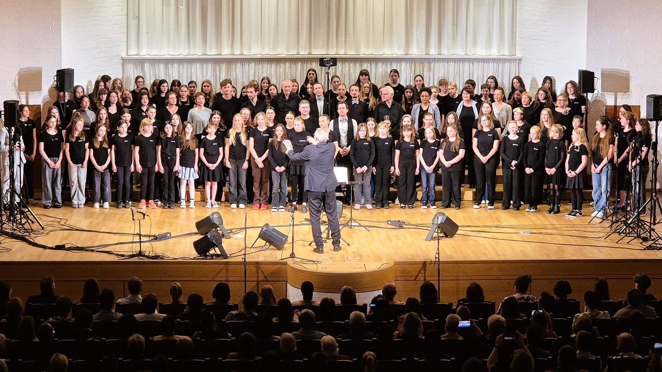 Der Chor der Mädchenrealschule Neumarkt mit dem Ja