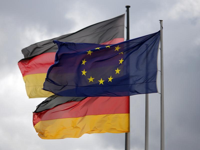 Umgedrehte Deutschland-Flagge an Sportzentrum sorgt für Aufruhr