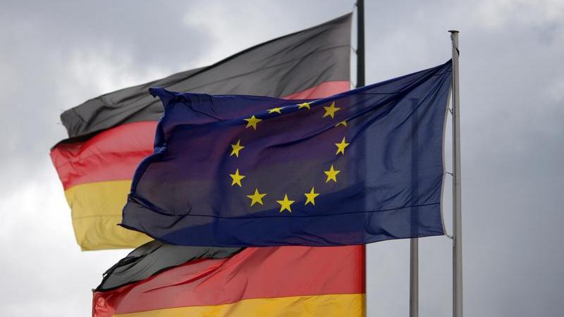 Wenn es nach der baden-württembergischen CDU und der Schüler Union geht, soll die deutsche Flagge künftig dauerhaft an Schulen wehen.