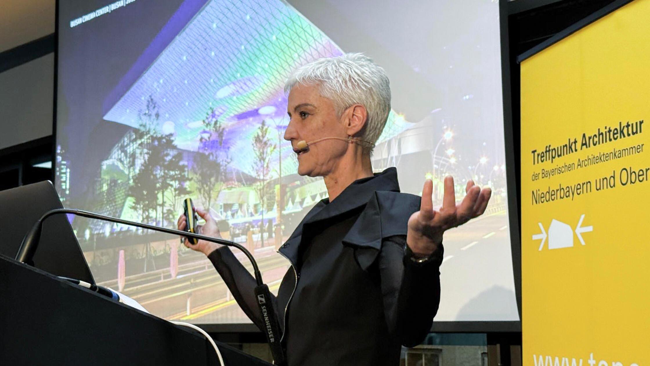Karolin Schmidbaur sprach im Maybachmuseum über di