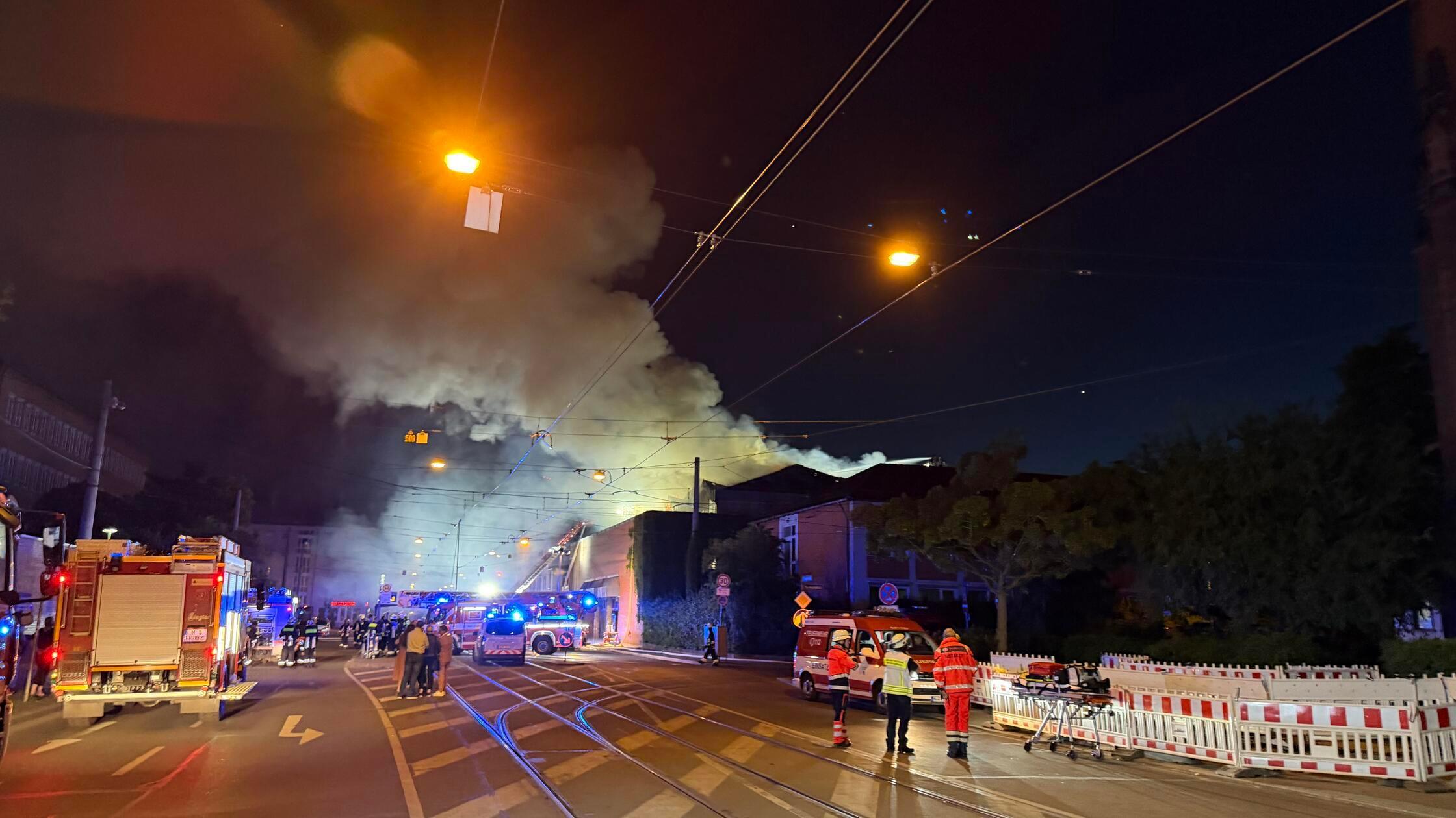 GroÃŸbrand an NÃ¼rnberger Grundschule - Teile des 