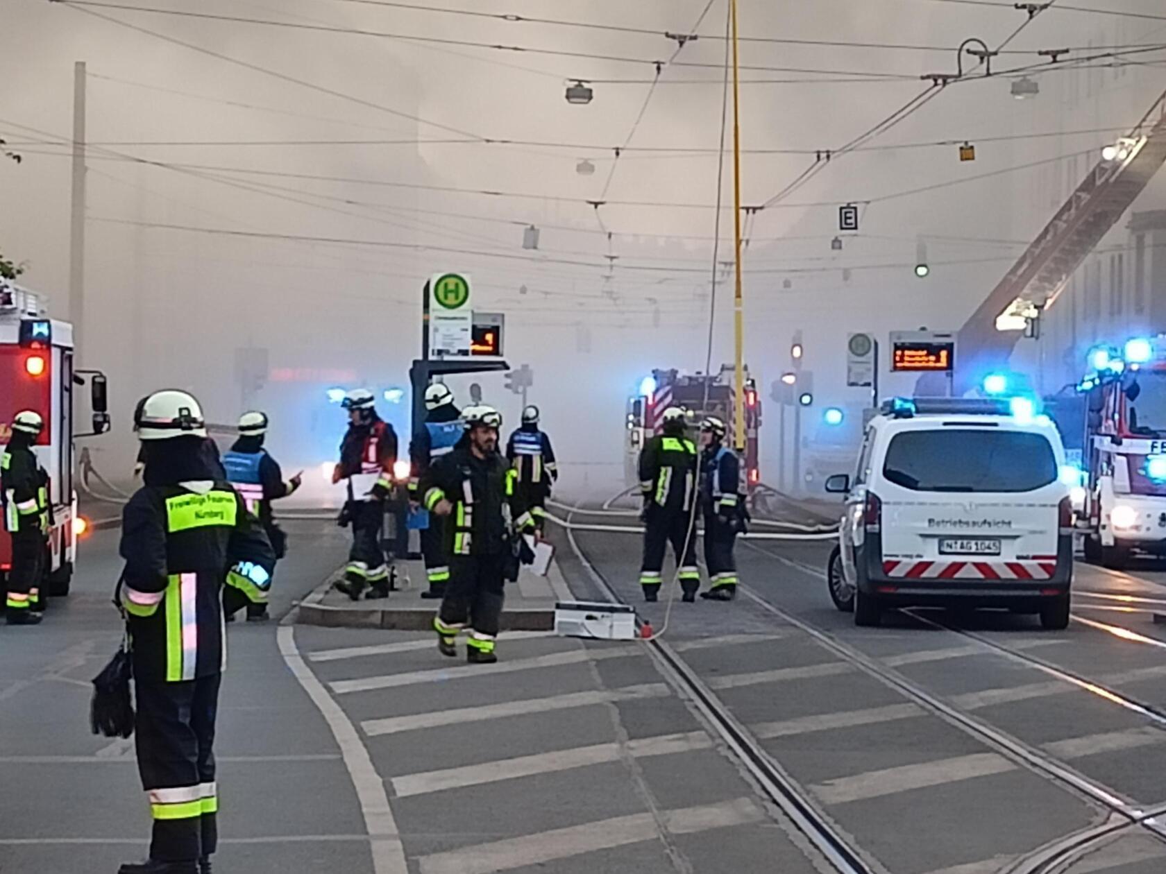 Rund 200 Retterinnen und Retter seien insgesamt vor Ort gewesen.