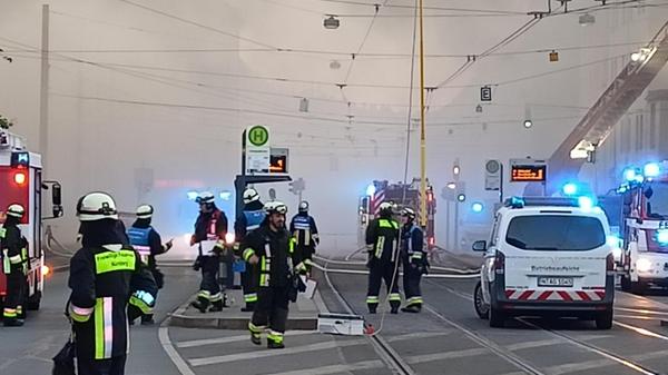 Rund 200 Retterinnen und Retter seien insgesamt vor Ort gewesen.