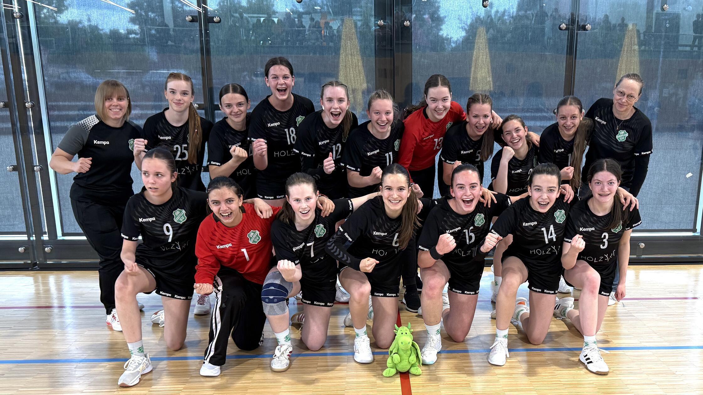 Die weibliche Handball-B-Jugend des DJK-SV Berg ha