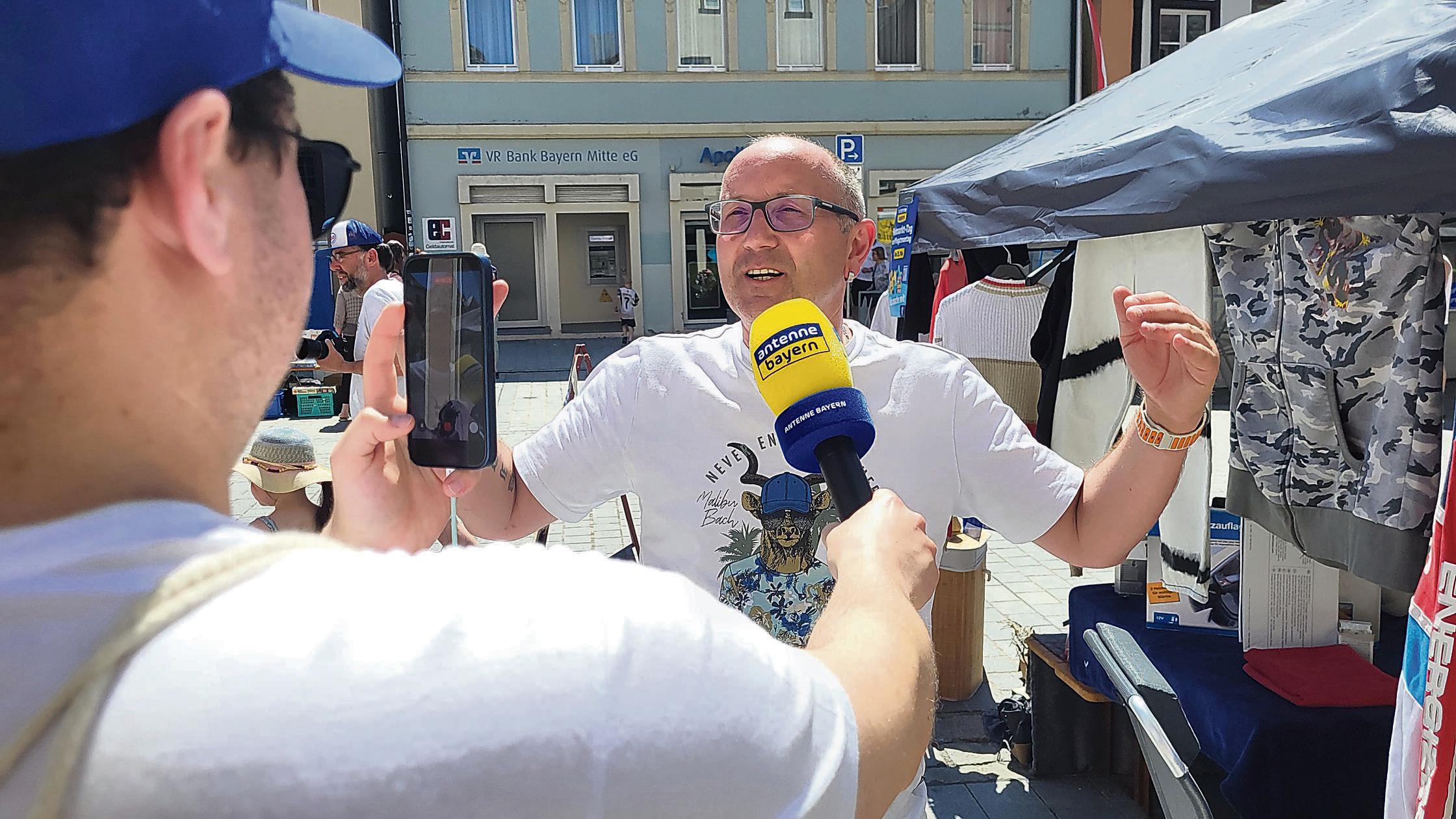 Heat, art and bric-a-brac: That's how the big flea market day in ...