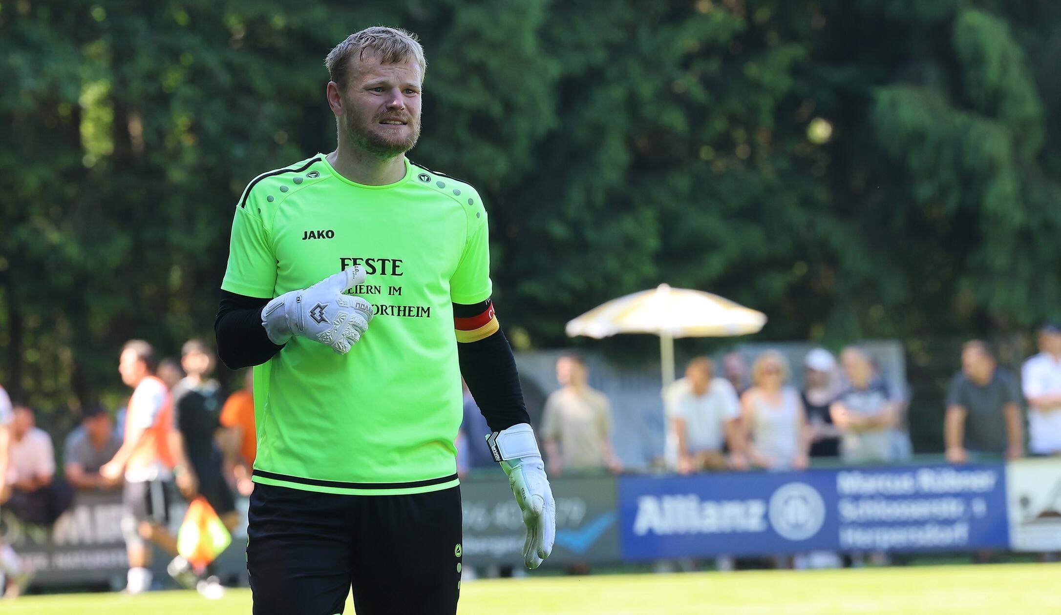 Relegation um die Kreisklasse: Türkisch SV Röthenbach - DJK Weingarts, im Bild DJK (1) Daniel Rüssel