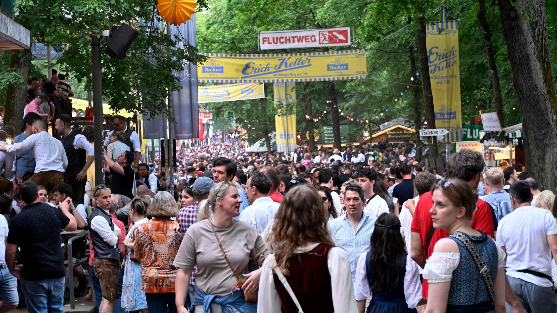 Erlangen:  Das Wetter meint es gut mit der Bergkir