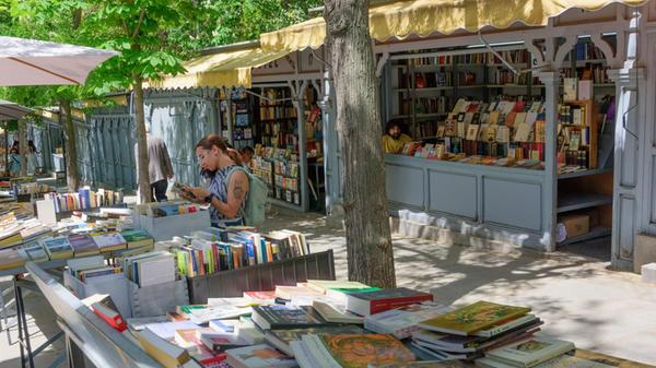 Madrid, Parque de Retiro, Buchmarkt, kleine Buchst