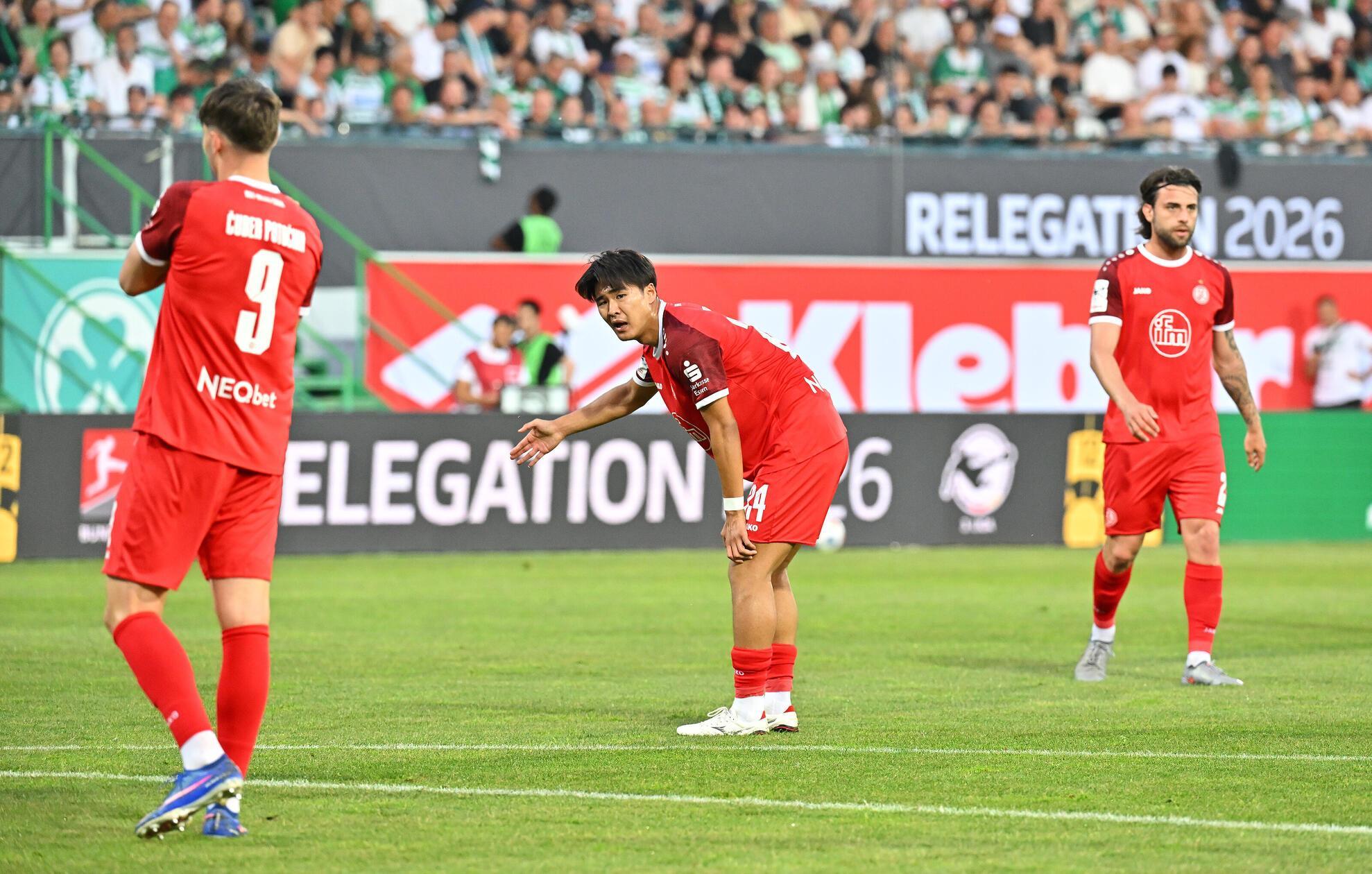 Stattdessen trifft Rot-Weiss Essen zum zweiten Mal in diesem Spiel - allerdings ging dem Treffer von Jaka Cuber Potocznik wie bereits beim vermeintlichen Tor von Kaito Mizuta im ersten Durchgang eine Abseitsstellung voraus. Der Video-Assistent kassiert beide Treffer berechtigt ein.