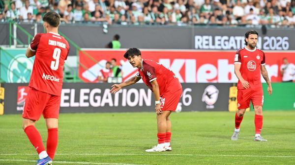 Stattdessen trifft Rot-Weiss Essen zum zweiten Mal in diesem Spiel - allerdings ging dem Treffer von Jaka Cuber Potocznik wie bereits beim vermeintlichen Tor von Kaito Mizuta im ersten Durchgang eine Abseitsstellung voraus. Der Video-Assistent kassiert beide Treffer berechtigt ein.