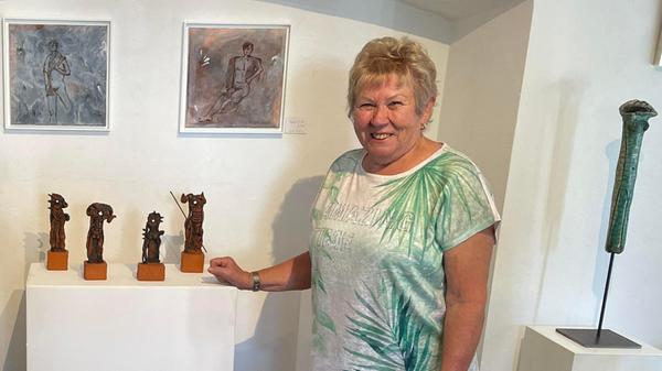 Brigitte Simbeck und Angela Weigl gehen in ihrer n