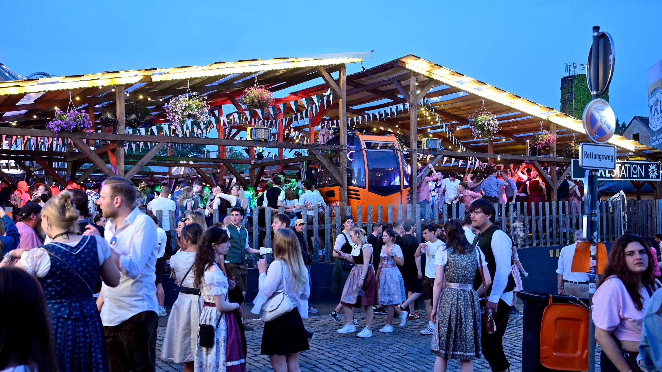 Erlangen:  Das Wetter meint es gut mit der Bergkir