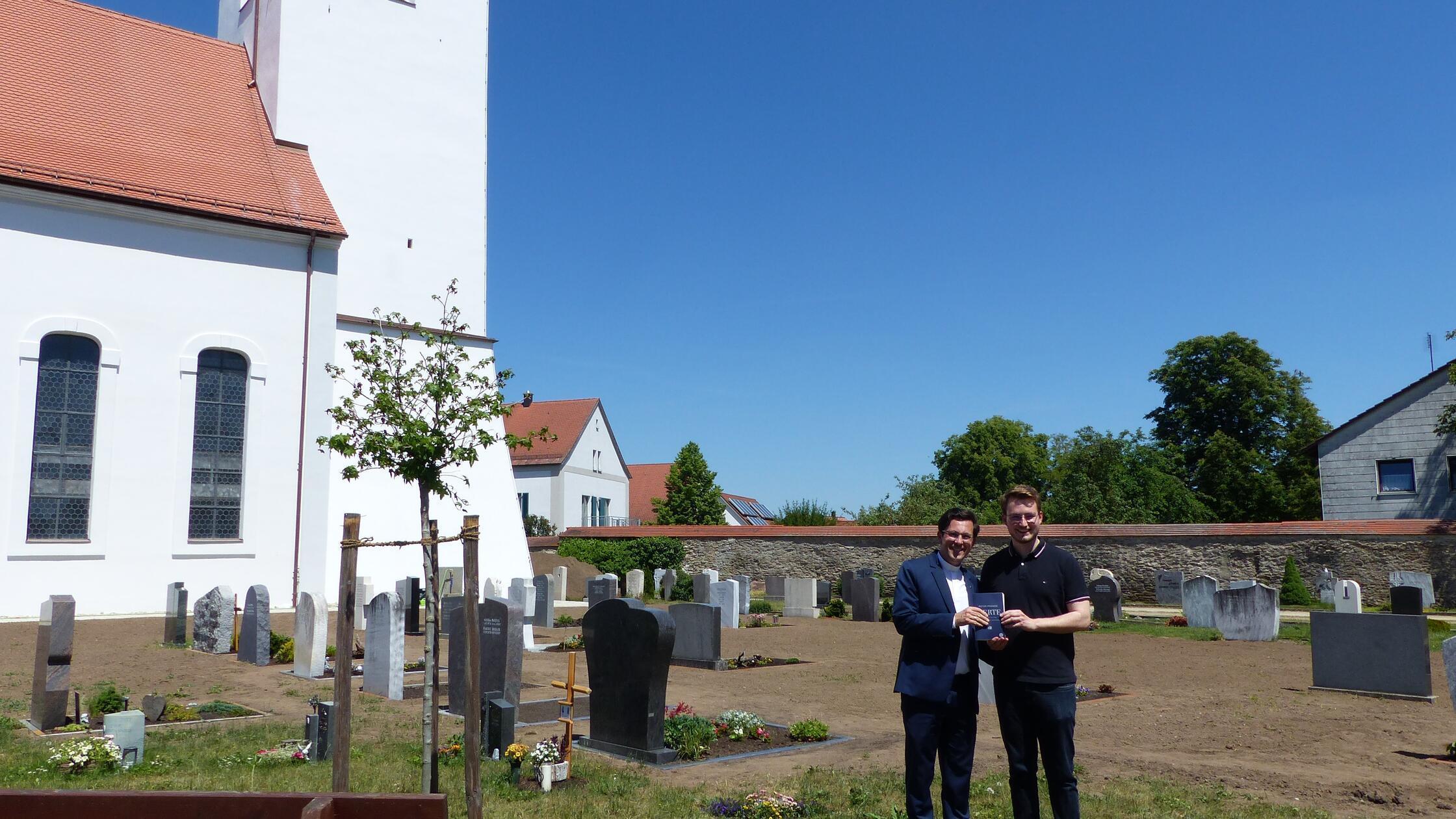 Landl-Pfarrer Alexander Proksch informiert Bürgerm