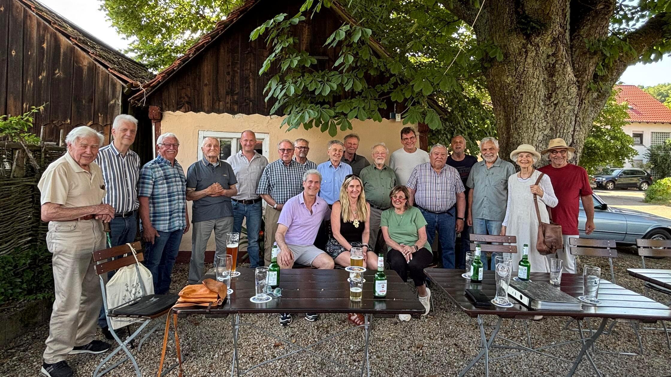 Familie Gruen besucht Sulzbürg, MGV singt