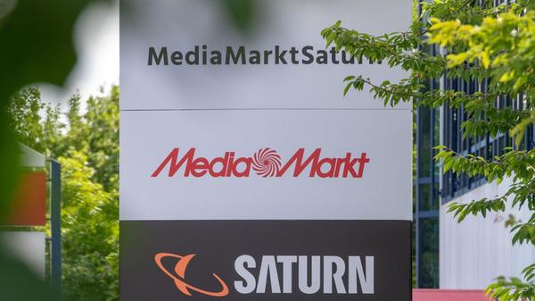 Ein Schild mit den Schriftzügen von Media Markt un