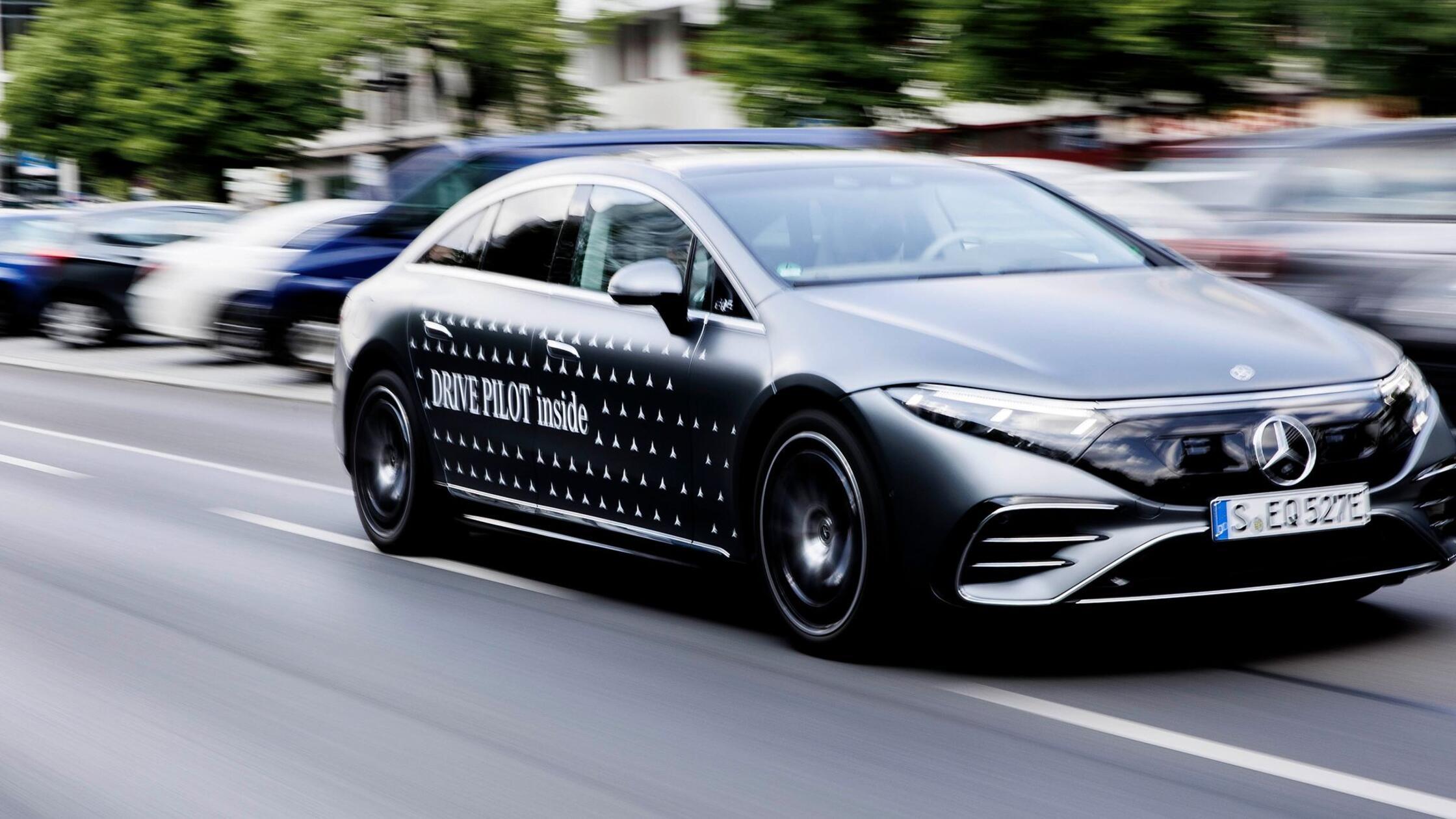 Ein Mercedes vom Typ EQS 580 4Matic mit integriert