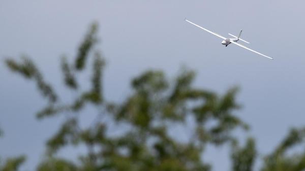 Ein Segelflieger. (zu dpa: «Segelflugzeug stürzt i